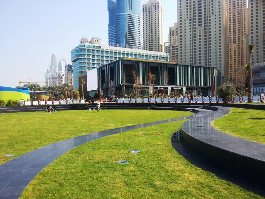 La Buena Vida Holiday Homes - Beach Front Very Spacious, Luxe And Modern 3 Bedroom With Full Kitchen In Jbr , 3 Min To The Jbr Beach Dubai Marina And Tram Station Luaran gambar